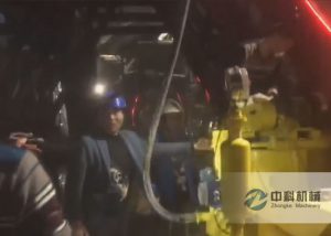 中铁一局拱顶带模丝瓜黄色网站免费在线观看隧道二衬带模注浆施工现场
